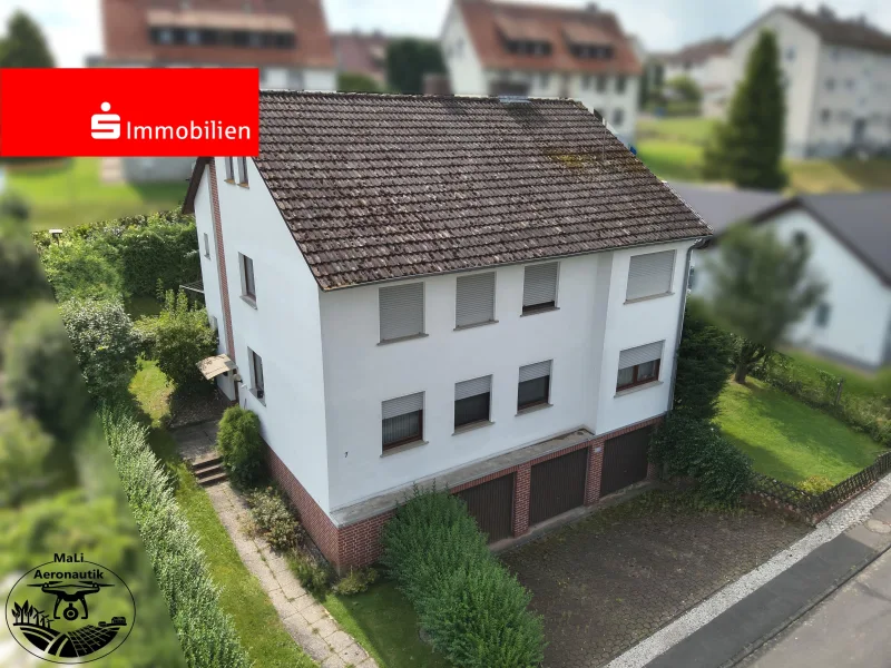 Hausansicht von der Straße - Haus kaufen in Gemünden - Gepflegte Immobilie an einem guten Standort! 