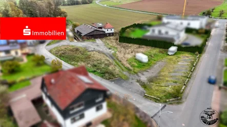 von oben - Halle/Lager/Produktion kaufen in Gemünden - Großzügiges Grundstück in Stadtrandlage – Vielseitiges Nutzungspotenzial