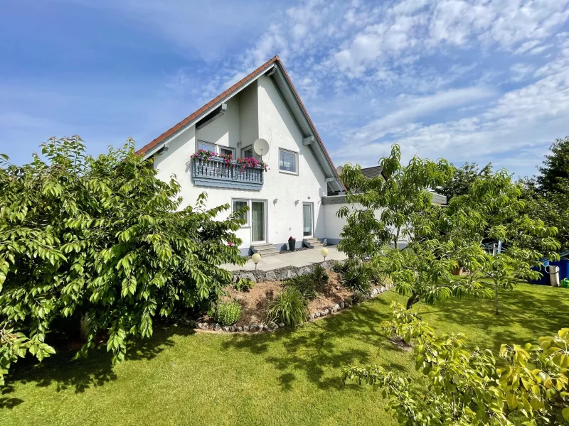 Ansicht auf Balkon und Terrasse