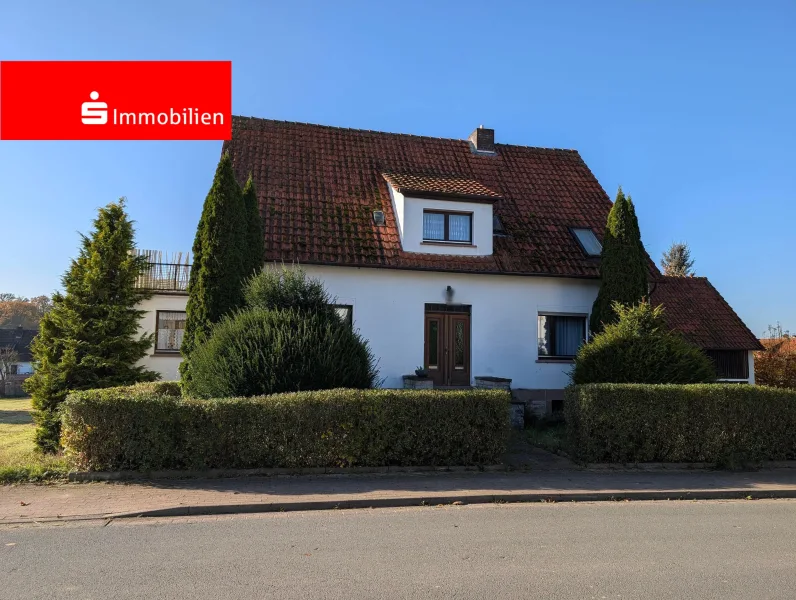 Ansicht - Haus kaufen in Volkmarsen - Großzügiges Zweifamilienhaus in ruhiger Lage von Volkmarsen-Ehringen