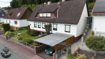 Eingang und Carport