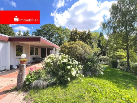 Blick vom Garten auf die Terrasse - Haus kaufen in Großalmerode - Der Wohntraum vom Bungalow!