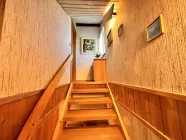 Holztreppe zum Dachgeschoss