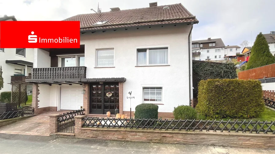 Vorderansicht - Haus kaufen in Witzenhausen - Wunderschöner Blick über Hundelshausen!