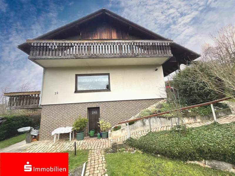 Außenansicht - Haus kaufen in Hessisch Lichtenau - Freistehendes Einfamilienhaus mit herrlichem Ausblick!