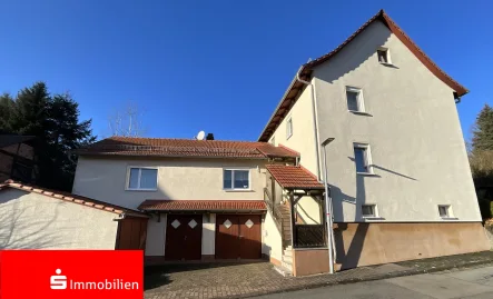 Außenansicht Straßenseite - Haus kaufen in Sontra - Einfamilienhaus mit Garten und Einliegerwohnung