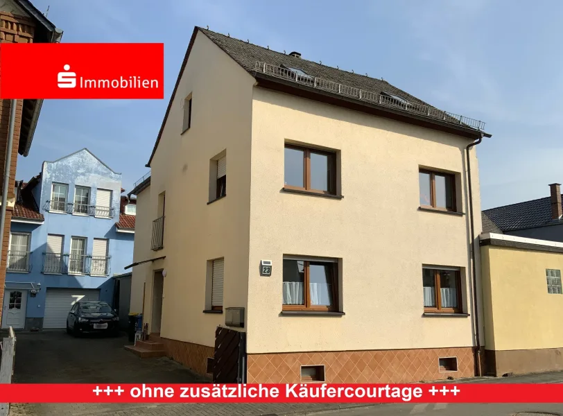 Vorderhaus mit Hof und Hinterhaus - Haus kaufen in Aßlar - Zwei auf einen Streich!