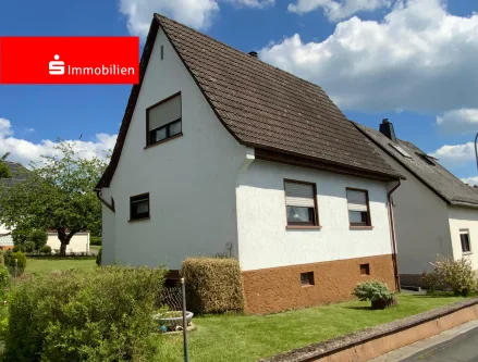 Straßenansicht - Haus kaufen in Ehringshausen - Klein, aber fein!