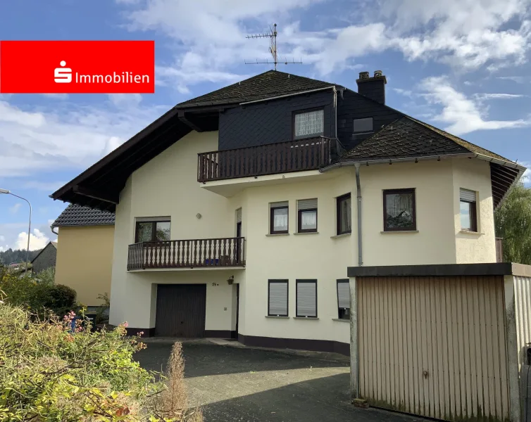 Straßenansicht - Haus kaufen in Solms - Grillen statt Rasenmähen!