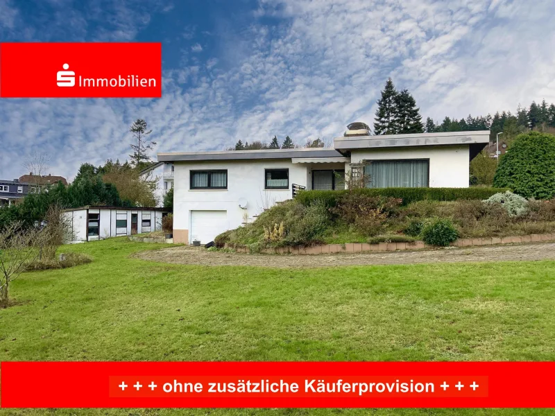 Gartenansicht - Haus kaufen in Hohenahr - Bungalow mit Bauplatz und Burgblick!