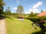 Spielplatz neben dem Haus