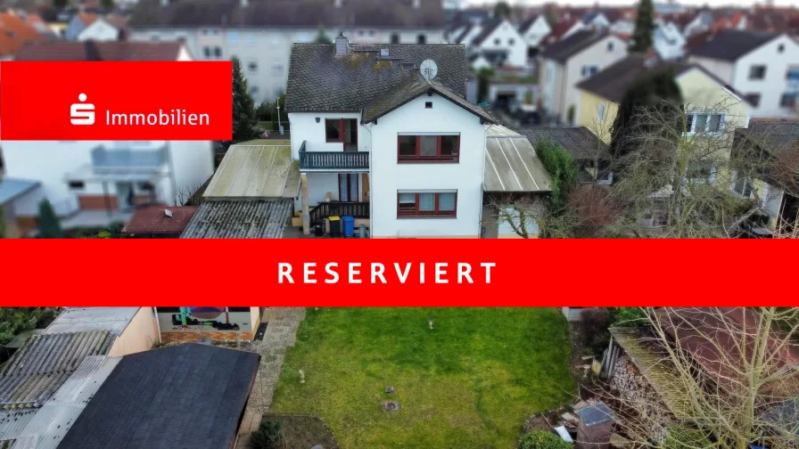 Rückansicht - Haus kaufen in Riedstadt - Zweifamilienhaus mit Traumgarten und vielen Optionen