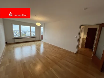 großes Wohnzimmer - Wohnung kaufen in Bensheim - Silvester über den Dächern von Bensheim feiern in moderner 4 Zimmer Wohnung mit Weitblick