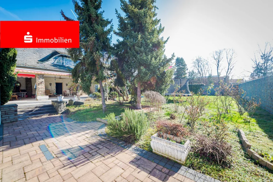 Terrasse/ Garten - Haus kaufen in Obertshausen - Obertshausen: Unternehmervilla mit einer 1.821 Quadratmeter großen & grünen Oase