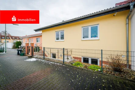Außenansicht - Haus kaufen in Frankfurt - Frankfurt-Nied: Moderne Immobilie mit vielseitigen Nutzungsmöglichkeiten