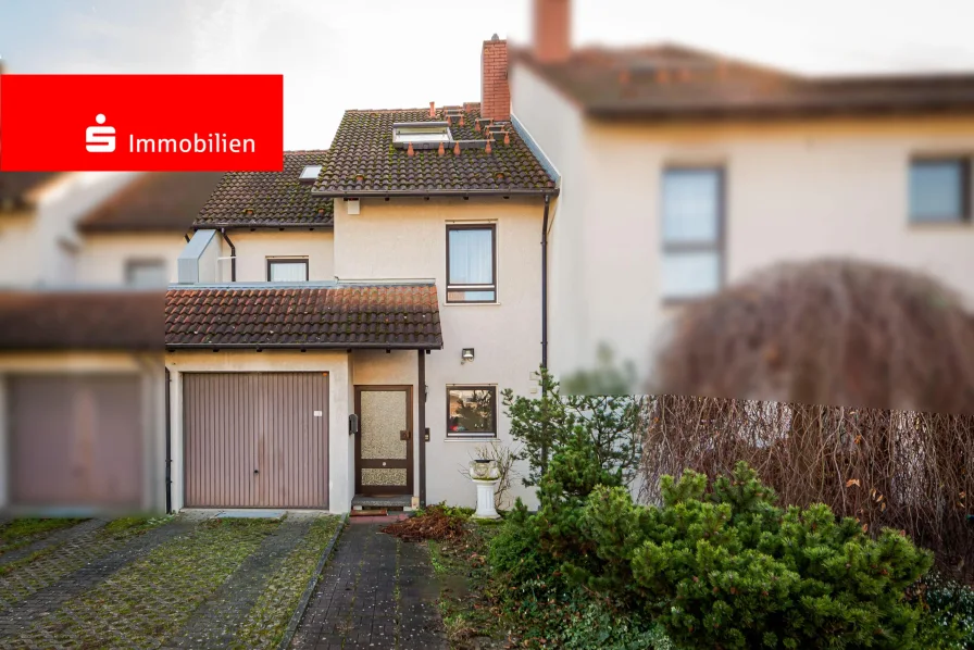 Straßenansicht - Haus kaufen in Frankfurt - Nieder-Eschbach: Das ideale Haus für Ihre Familie