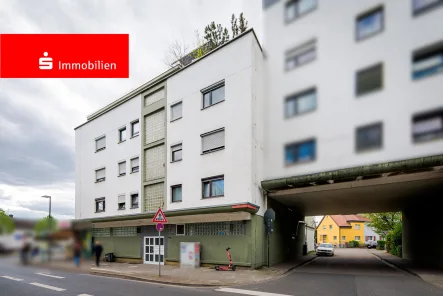 Straßenansicht - Wohnung kaufen in Frankfurt - Bonames: Penthouse mit riesiger Dachterrasse