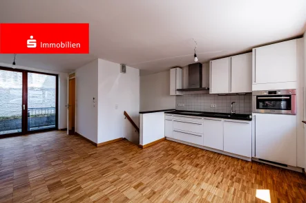 Wohn.- und Essbereich mit Zugang zum Außenbereich - Wohnung kaufen in Frankfurt - Frankfurt-Rödelheim: Einzigartige Maisonette-Wohnung in sehr gutem Zustand 
