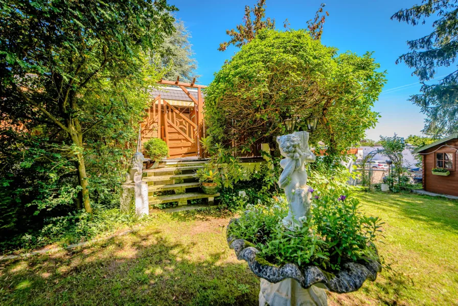 Aufgang zur Terrasse und Haus