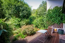 Terrasse mit Blick in den Garten