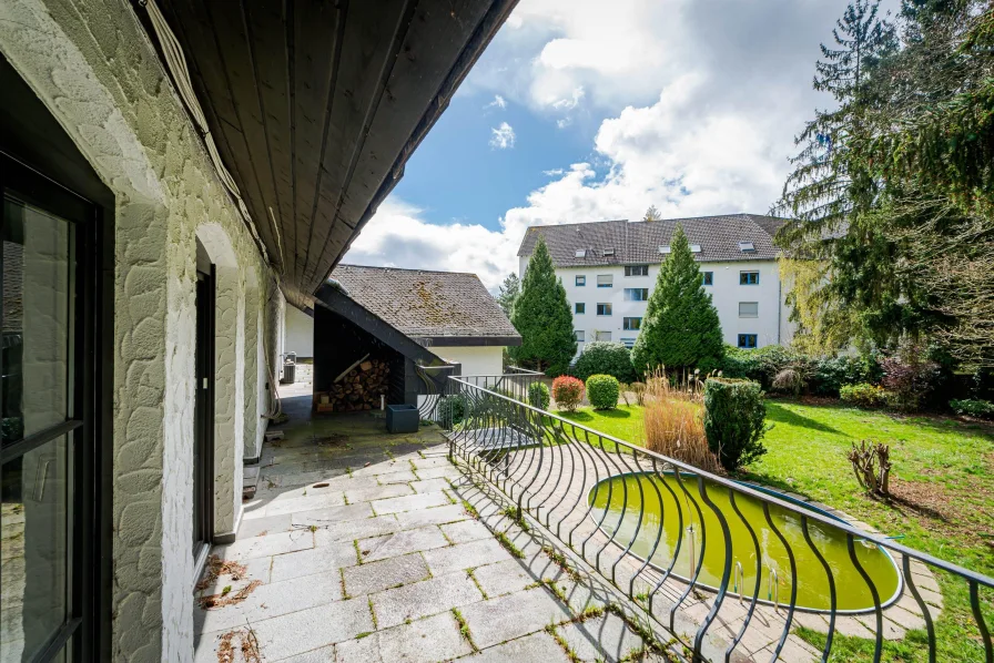 Balkon mit Blick in den Garten