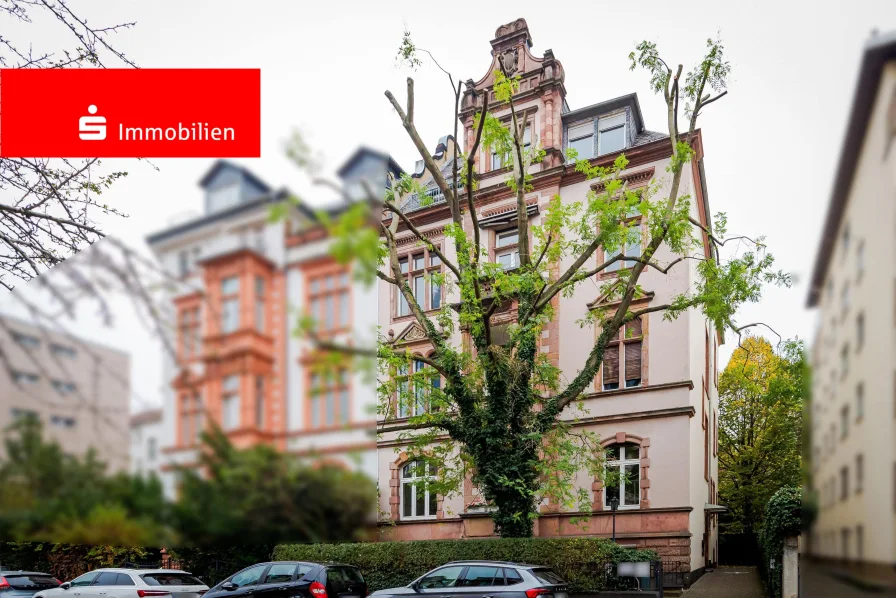 Gesamtansicht der repräsentativen Liegenschaft - Wohnung kaufen in Frankfurt - Frankfurt-Westend/Süd: Großzügige Parterre-Einheit im repräsentativen Stilaltbau