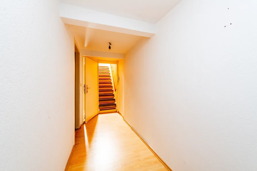 1. OG rechts Maisonette Whg. Treppe zum Dachgeschoss