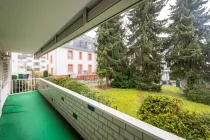 Balkon mit Blick in den Garten