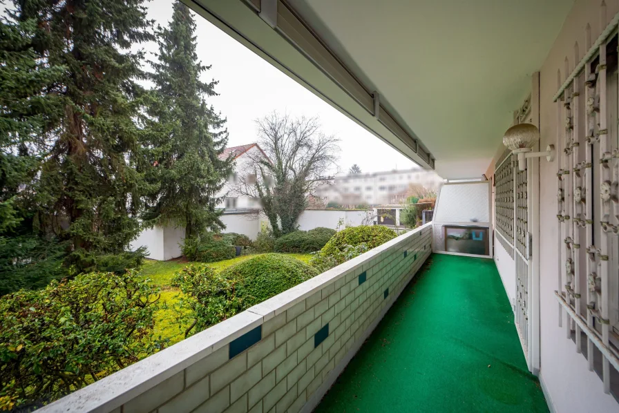 Balkon mit Blick in den Garten