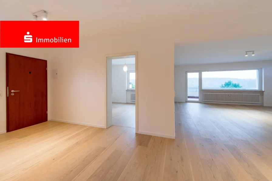 Diele mit Blick ins Wohnzimmer u. Schlafzimmer - Wohnung kaufen in Friedrichsdorf - Friedrichsdorf: 4-Zimmerwohnung mit gelungenem Grundriss 