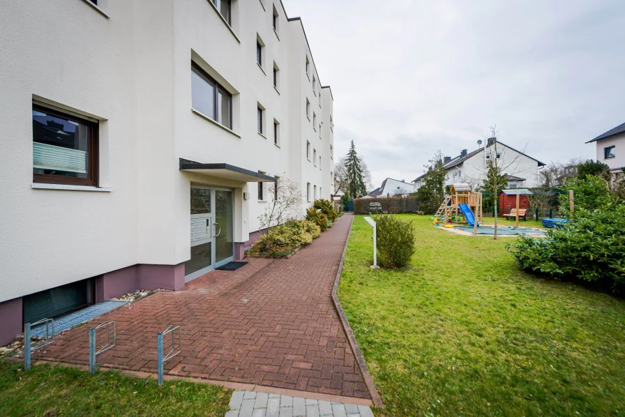 Außenanlagen mit Spielplatz und Grillecke