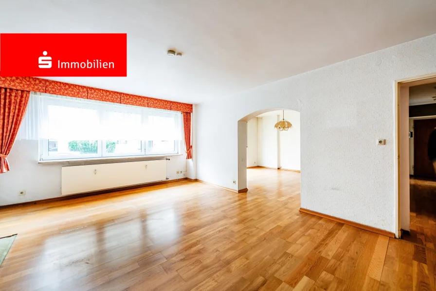 Wohnzimmer - Wohnung kaufen in Frankfurt - Mitten im Westend: Schöne 4-Zimmerwohnung mit Gartennutzung 