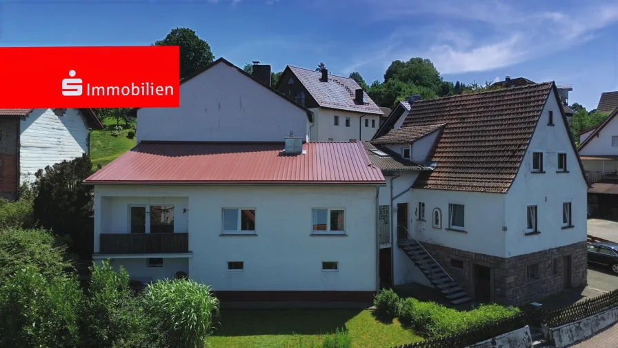 Straßenansicht - Haus kaufen in Jossgrund - Zweifamilienhaus im Jossgrund für den cleveren Sanierer