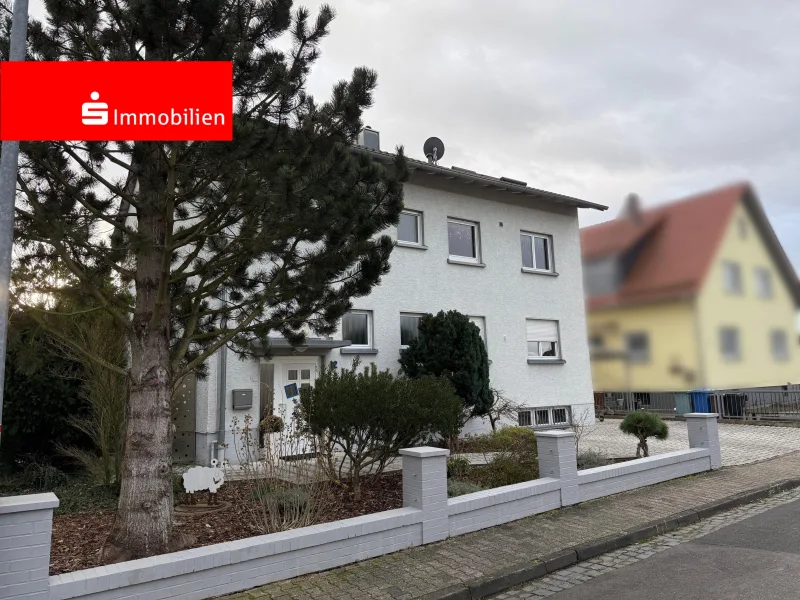 Vorderansicht - Haus kaufen in Linsengericht - # Top gepflegtes MFH mit 3 Wohneinheiten und parkähnlichem Grundstück #