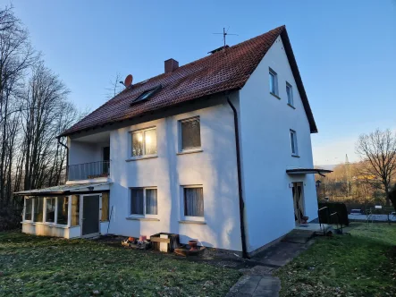 Ansicht Rückseite - Haus kaufen in Biebergemünd - Teilrenoviertes 3-Familienhaus vor den Toren von  Bad Orb