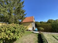 Blick auf Gartenhaus