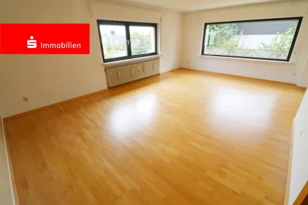 Wohnen - Wohnung mieten in Steinbach - Großzügige 2-ZKB-Balkon-Wohnung, in guter Lage von Steinbach, sucht ein nettes Paar als neue Mieter.