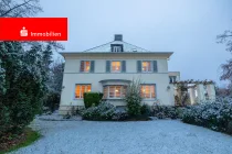 Villa im Abendschnee