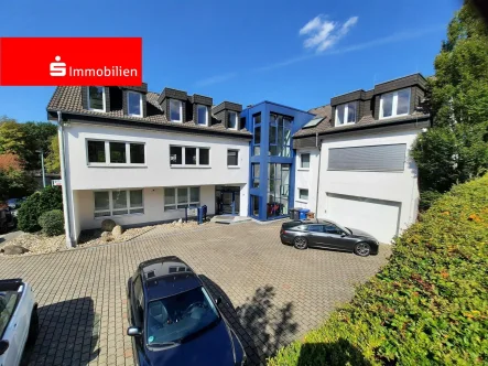 sehr gepflegtes Haus mit Parkplatz und Doppelgarage - Büro/Praxis kaufen in Eppstein - Preisreduzierung! Modernes Ärzte-/Büro-/Geschäfts- u. Wohnhaus