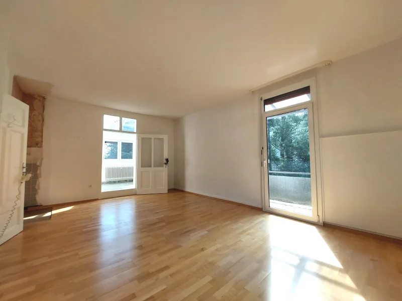 Schlafzimmer 1 mit Loggia und Balkon