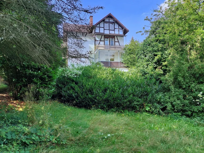 Blick vom Garten auf die Westseite des Hauses