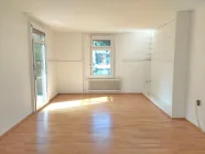 Schlafzimmer 1 mit Loggia und Balkon