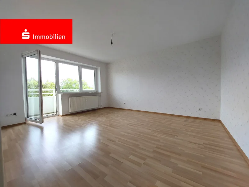 großer, heller Wohn-/Essbereich mit Balkon - Wohnung kaufen in Hofheim - Sehr gepflegte, neuwertige Eigentumswohnung mit Feldbergblick