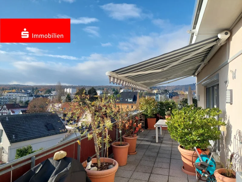 sonnige Penthousewohnung mit über 50 m² Dachterrasse - Wohnung kaufen in Kelkheim - Neuwertige 4,5-Zimmer-Penthousewohnung in der Stadtmitte von Kelkheim