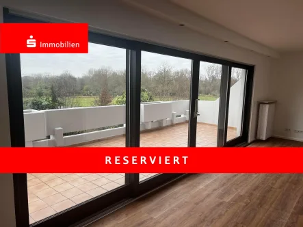 Wohnzimmer - Wohnung mieten in Mühlheim - Frisch renovierte Wohnung mit traumhaften Blick