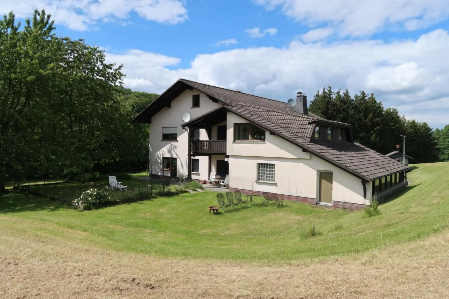 Rückansicht mit Terrasse