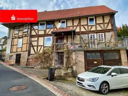 Hausansicht - Haus kaufen in Malsfeld - Teilsaniertes Fachwerkhaus in gefragter Lage (Potenzial für 3 Wohneinheiten)