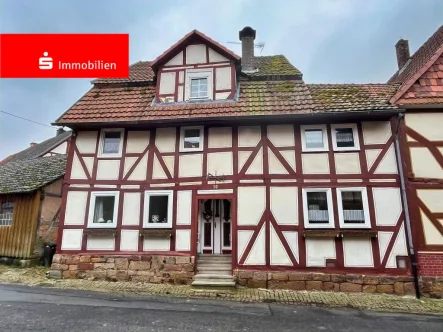 Hausansicht - Haus kaufen in Spangenberg - Gemütliches Fachwerkhaus mit Ausbaureserve und separatem Gartengrundstück