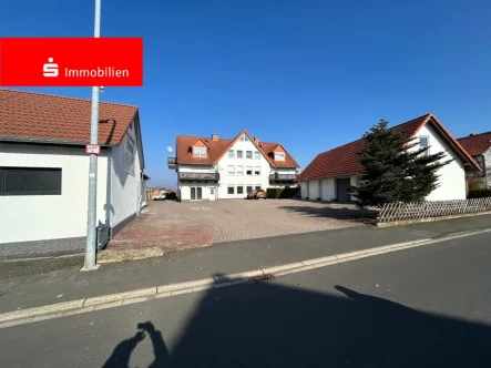 Blick auf die Gebäude - Haus kaufen in Homberg - Angebot für Anleger!