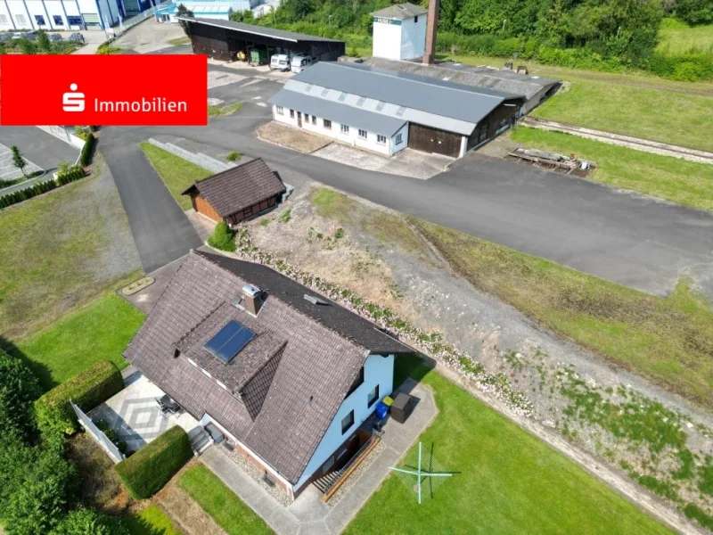 Gesamtes Areal - Sonstige Immobilie kaufen in Spangenberg - 10.902 m² Grundstücksfläche mit Wohnhaus, Doppelgarage sowie Lager- und Gewerbehallen